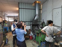 東莞南城一工廠廢氣未經處理直接排放，立即查處！